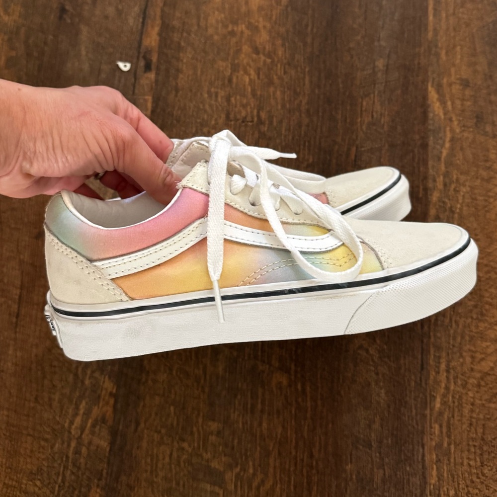 NEW Girls Vans in Rainbow colors Size 3.5